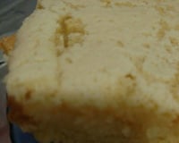 Bolo de fubá cremoso com leite condensado