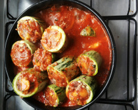 Abobrinha recheada com carne moída