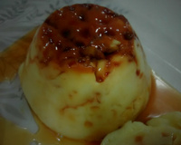 Pudim de leite na caneca