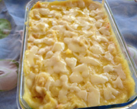 Polenta recheada com linguiça de porco e ovos