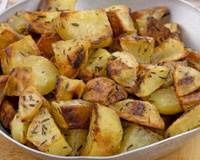 Batatas assadas à siciliana, um acompanhamento diferente inspirado na tradição italiana