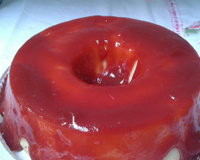 Pudim de queijo com calda de goiabada cascão