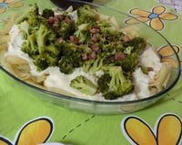 Macarrão com brócolis e creme branco