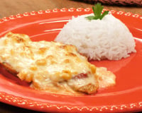 Esse peito de frango com requeijão ao forno é tão cremoso que vai virar sua receita favorita do TudoGostoso