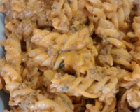 Macarrão de panela de presão com carne moída