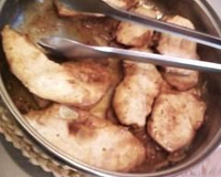 Filé de frango com molho de mostarda, vinho branco e arroz integral