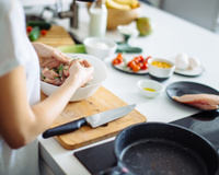 Dia dos Solteiros: dicas e receitas para cozinhar só para uma pessoa