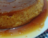 Pudim de leite condensado com furinhos