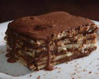 Pavê de bolacha maisena com creme branco e creme preto