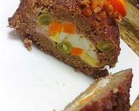 Rocambole de carne moída recheado