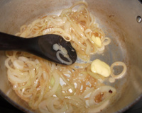 Sopa de cebola com alho poró