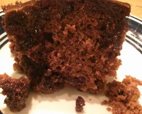 Bolo de chocolate com banana e nozes