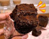 Quem criou essa receita vai pro céu: bolo gelado de chocolate com recheio de brigadeiro é delicioso e molhadinho