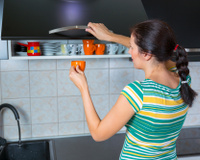 Como tirar o mofo dos armários de cozinha