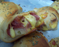 Pãezinhos de presunto e queijo