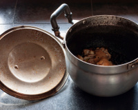 Como limpar panela de alumínio sem esforço com ingredientes que você já tem em casa!