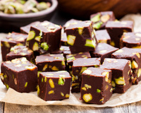 Sobremesa de chocolate com pistache de 5 ingredientes SEM FORNO é um presente de Natal pra você e sua família