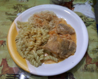 Filé de melusa no creme de camarão.