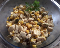 Frango com milho e folhas de aipo