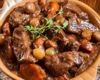 Picadinho de carne ao molho de vinho: uma receita para elevar o nível do almoço ou jantar