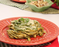 Macarrão ao molho pesto