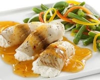 Filé de Peixe ao Molho de Pimenta Vermelha e Laranja