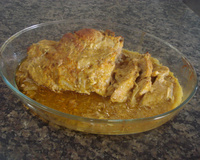 Pernil assado ao molho de cebola