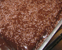 Bolo de chocolate recheado aerado e super molhadinho