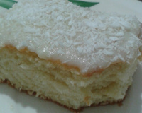 Bolo pão-de-ló com coco