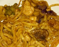 Yakisoba simples de legumes e carne