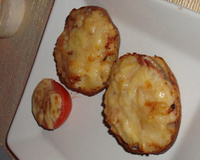 Batata no forno com bacon e queio