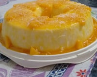 Manjar de coco com calda de pêssego