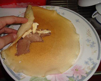 Panqueca doce e leve com recheio de sorvete