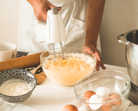 Um bolo esquecido, que antes era o orgulho de toda dona de casa, está conquistando corações novamente