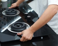 Sem gás, sem instalação e com muita praticidade: Cooktop portátil está mais barato para assinantes Prime