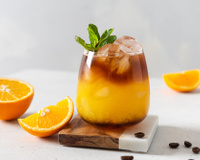 Descubra qual ingrediente misturar com café para você preparar a bebida que está bombando no TikTok