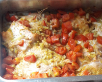 Salmão com cebola e tomate