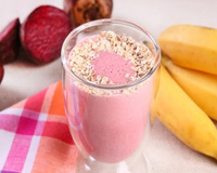 Vitamina de banana, beterraba e aveia