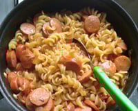 O suculento macarrão com salsicha