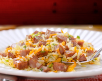 Arroz frito com legumes e linguiça paio