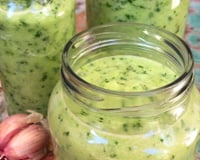 Não é só alho e cebola: essa pastinha de tempero caseira é perfeita para usar no dia a dia