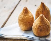 Desde que minha vizinha me ensinou essa coxinha cremosa de liquidificador, eu faço todo final de semana e sempre acaba rápido!