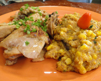 Frango caipira com viradinho de milho no fogão a lenha