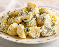 Para comer quente ou frio: a salada de batata alemã é um clássico simples e saboroso, o acompanhamento perfeito para fazer o ano todo