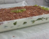 Creme belga com uvas verdes e coco