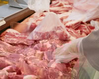 O açougueiro me disse para devolver um pedaço de carne de porco - e desde então sempre compro o outro