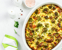 Pronto em 20 minutos: massa de carne moída com brócolis feita em uma panela só