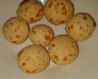 Pão de queijo goiano