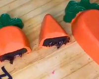 Muito melhor que ovo de Páscoa! Todo ano faço essas cenourinhas de chocolate que são sucesso garantido, já anota a receita!