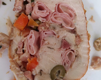 Frango desossado recheado com presunto, queijo e bacon